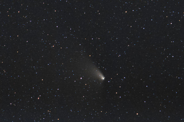 Comet Panstarrs, Apr 12, 2013. 20×15 sec @ ISO 1600, 200mm, F/2.8