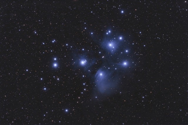 M45, The Pleiades. 40x120 sec @ ISO 3200, TV-85 at F/5.6, IDAS-LPS, Modified Canon T3.