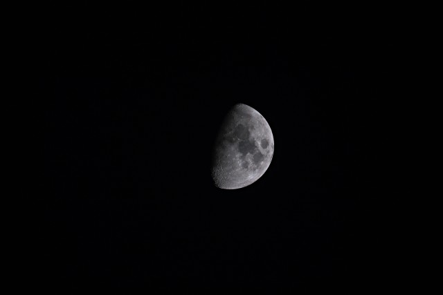 The Moon on Jan 28th, 2015, 23:54 UT (5:54 PM CST.) 1/200th sec @ ISO 200, TV-85 at F/5.6, IDAS-LPS, Lumicon Deep Sky, Canon T3.