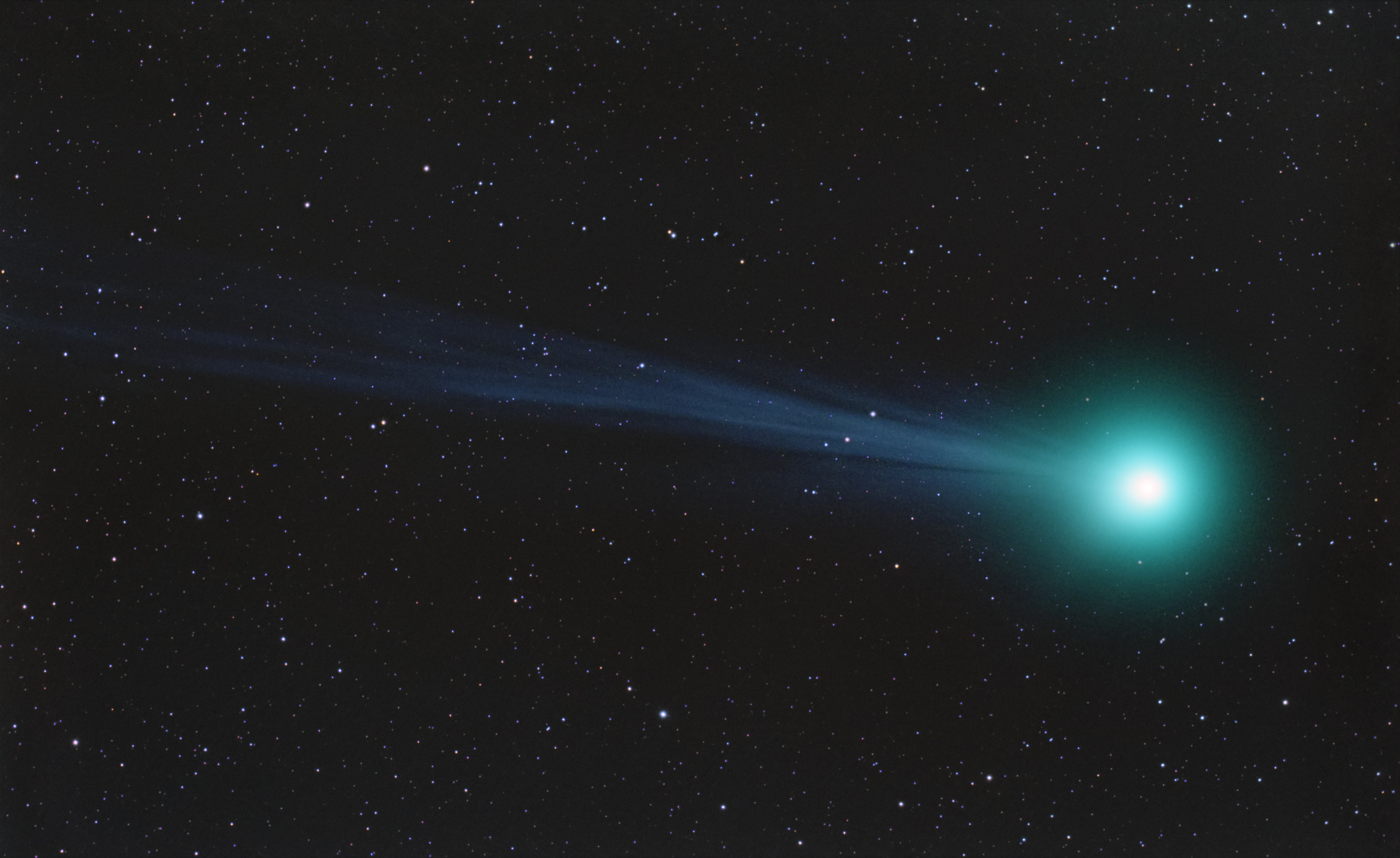 В какое время можно увидеть комету. C/2014 q1. Комета e3ztf. Зеленая Комета. Звезды и кометы.