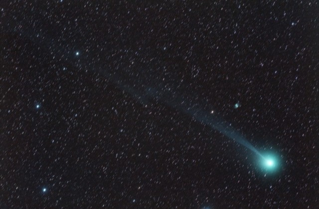 Comet Lovejoy & the Little Dumbbell Nebula on Feb 20, 2015, 01:08 UT. 45x60 sec @ ISO 6400, TV-85 at F/5.6, IDAS-LPS, Canon T3.